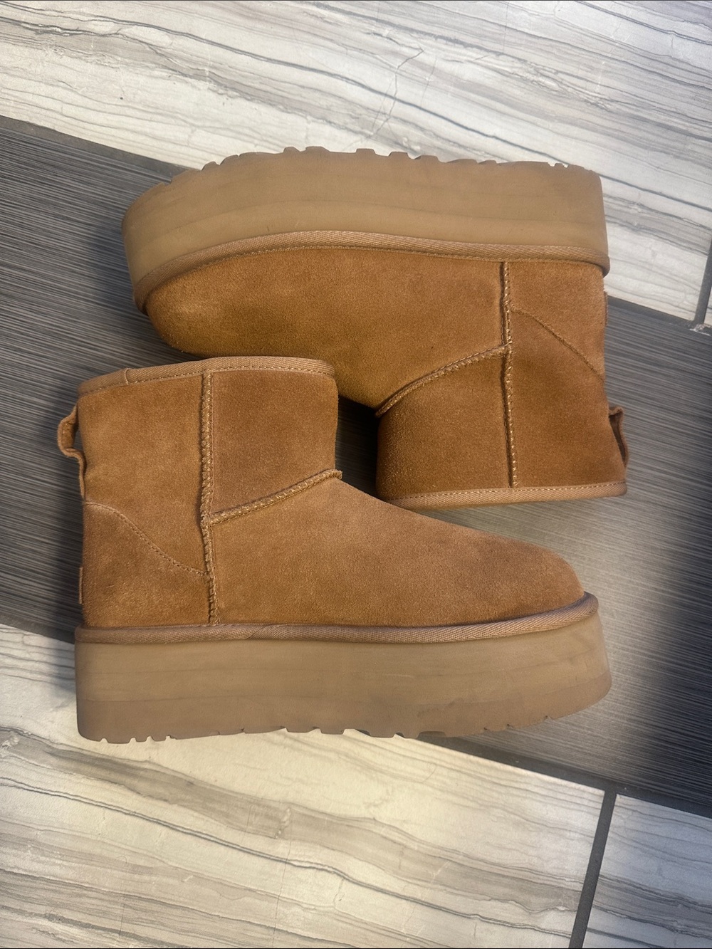 UGG classic mini platform
 - Chestnut Brown
